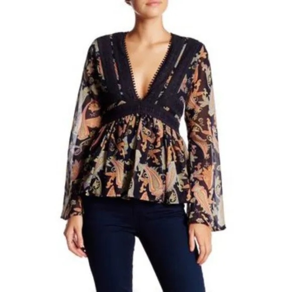 NWT Romeo & Juliet Blue Paisley Blouse Sz M